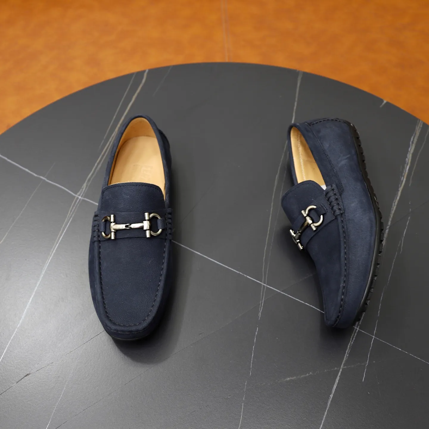 Men's men's shoes 💰462💰🙅‍♂️🙅‍♂️🙅‍♂️Niuli Brand: Ferragamo Standard code: Men's code 38/44 (45 customized) Grade: Same style as the official website Material: Original imported cowhide leather lining Original wear-resistant lightweight outsole Style category: Men's casual slip-on shoes Doudou shoes Noble luxury brand elements, top luxury color: actual picture color